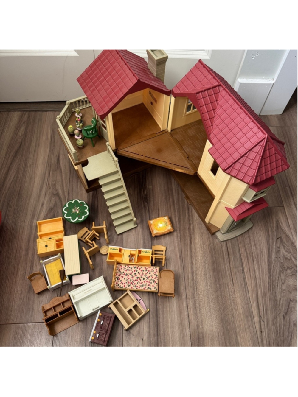 🌟 Calico Critters Sylvanian Families Beechwood Hall Dollhouse with Furniture 🌟